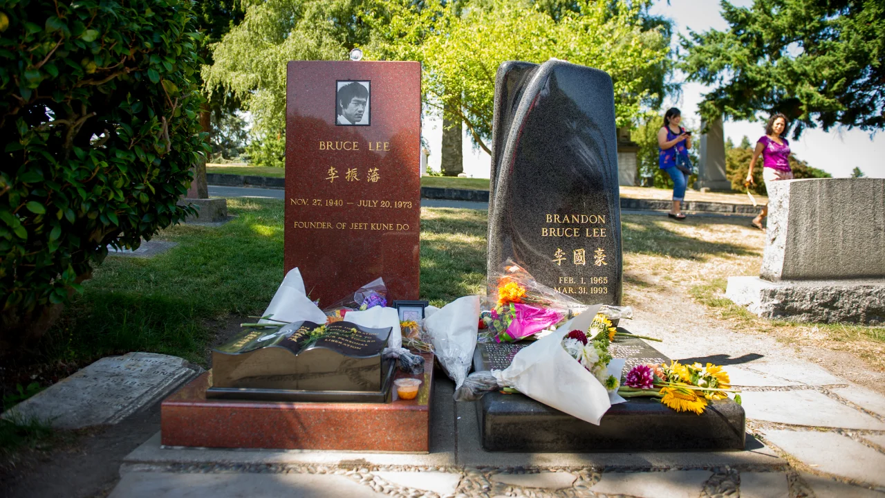 Los seres queridos de Brandon Lee recuerdan a la estrella de "El Cuervo" 30 años después de su muerte | CNN