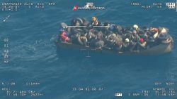 CNNE 1373695 - operacion de rescate para salvar a unos 400 migrantes