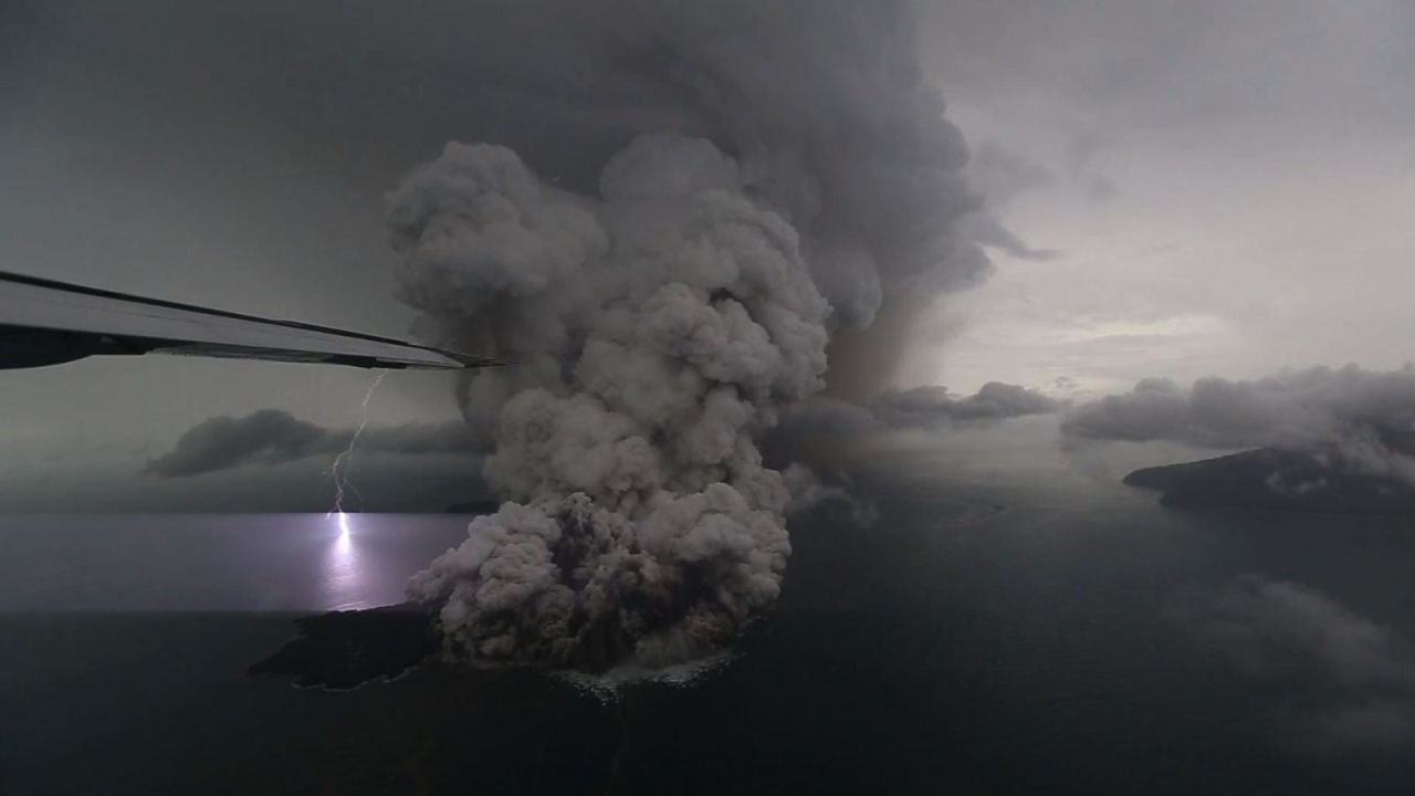 CNNE 1374244 - los volcanes mas impactantes vistos desde el espacio