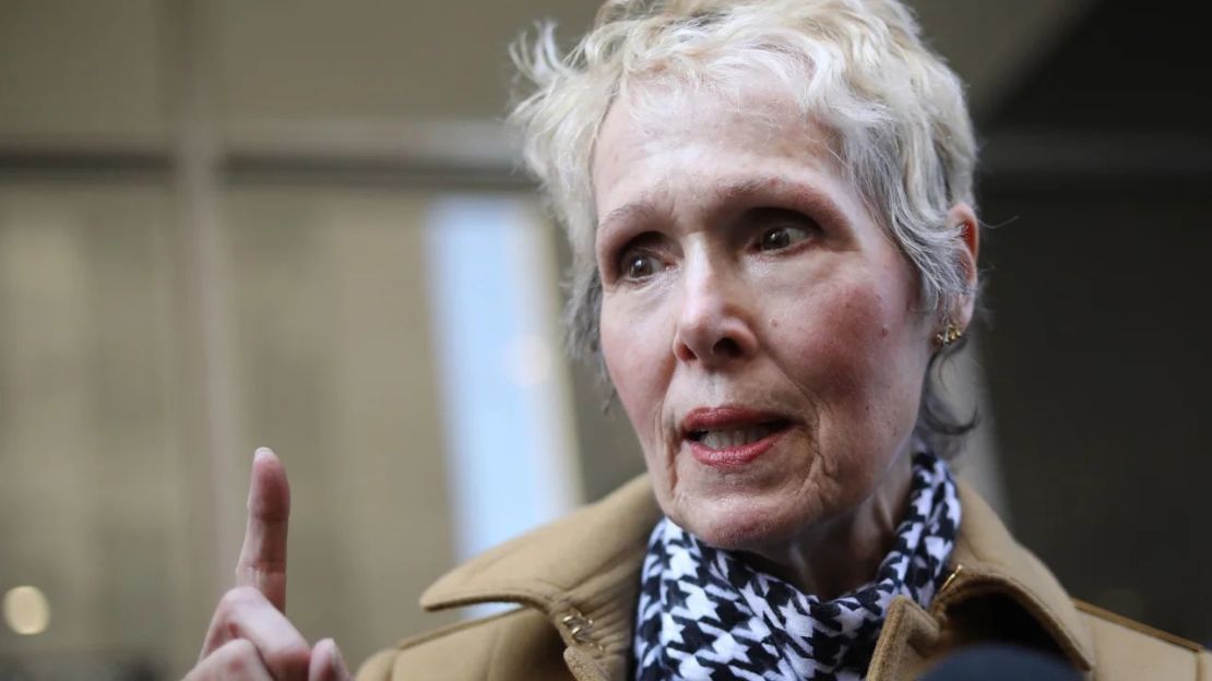 E. Jean Carroll fuera de la Corte Suprema estatal el 4 de marzo de 2020 en Nueva York. Caroll demandó a Donald Trump por difamación. Crédito: Alec Tabak/New York Daily News/Getty Images