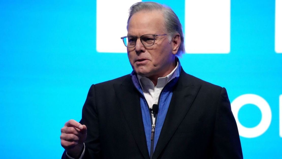 David Zaslav, presidente y CEO de Warner Bros. Discovery, habla en el escenario durante un evento de prensa el 12 de abril de 2023 en Burbank, California. Crédito: Jeff Kravitz/Getty Images para HBO