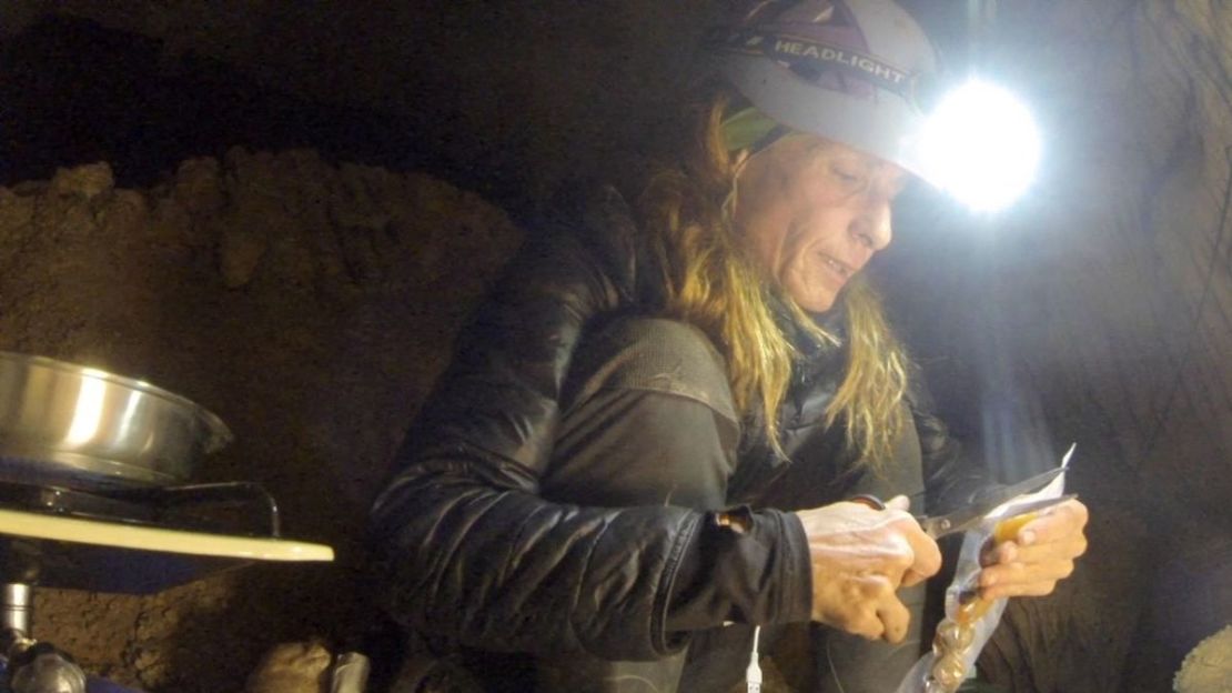 Flamini es fotografiada durante su vida diaria en la cueva de Motril, España. Dokumalia Producciones/Handout/Reuters