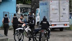 CNNE 1376451 - posible fuga de reos tras enfrentamientos en penitenciaria de guayaquil