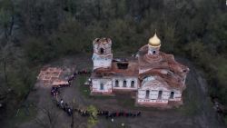 CNNE 1376672 - creyentes ucranianos celebran la pascua ortodoxa