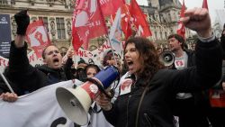 CNNE 1377172 - macron promulga la reforma de pensiones