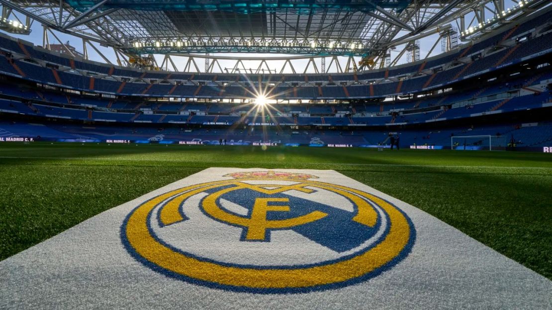 Vista general del Estadio Santiago Bernabéu antes del partido de La Liga entre Real Madrid CF y Getafe CF el 9 de abril de 2022 en Madrid, España.