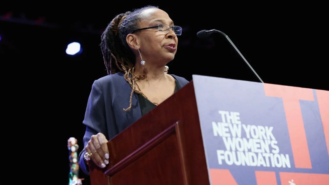 La cofundadora y directora ejecutiva del African American Policy Forum, Kimberlé Crenshaw, acuñó la expresión interseccionalidad en 1989. Crédito: Monica Schipper/Getty Images para The New York Women's Foundation