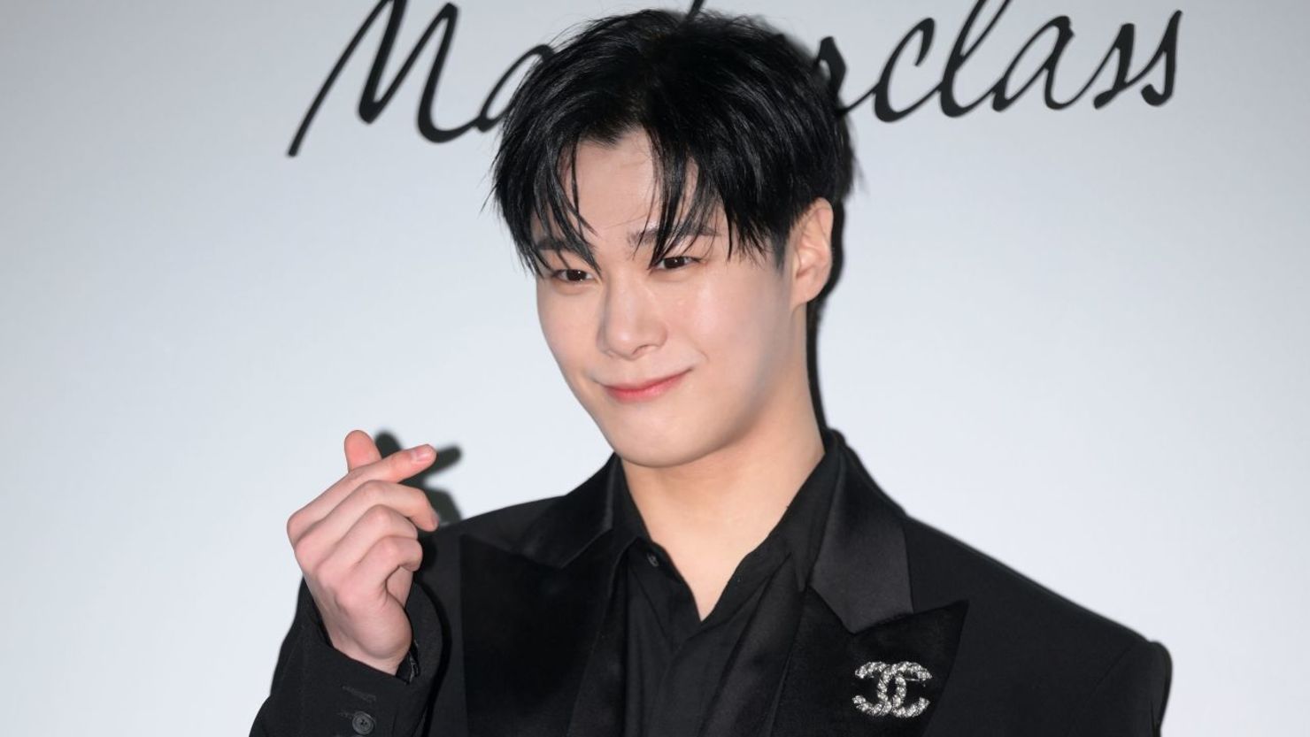 El cantante surcoreano Moon Bin, de la banda Astro, en un evento de Chanel en Seúl el 26 de enero de 2023.