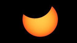 CNNE 1379341 - mira como se vio el raro eclipse solar hibrido en australia