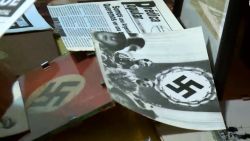 CNNE 1379401 - buscaban documentacion de un prostibulo y hallan parafernalia nazi