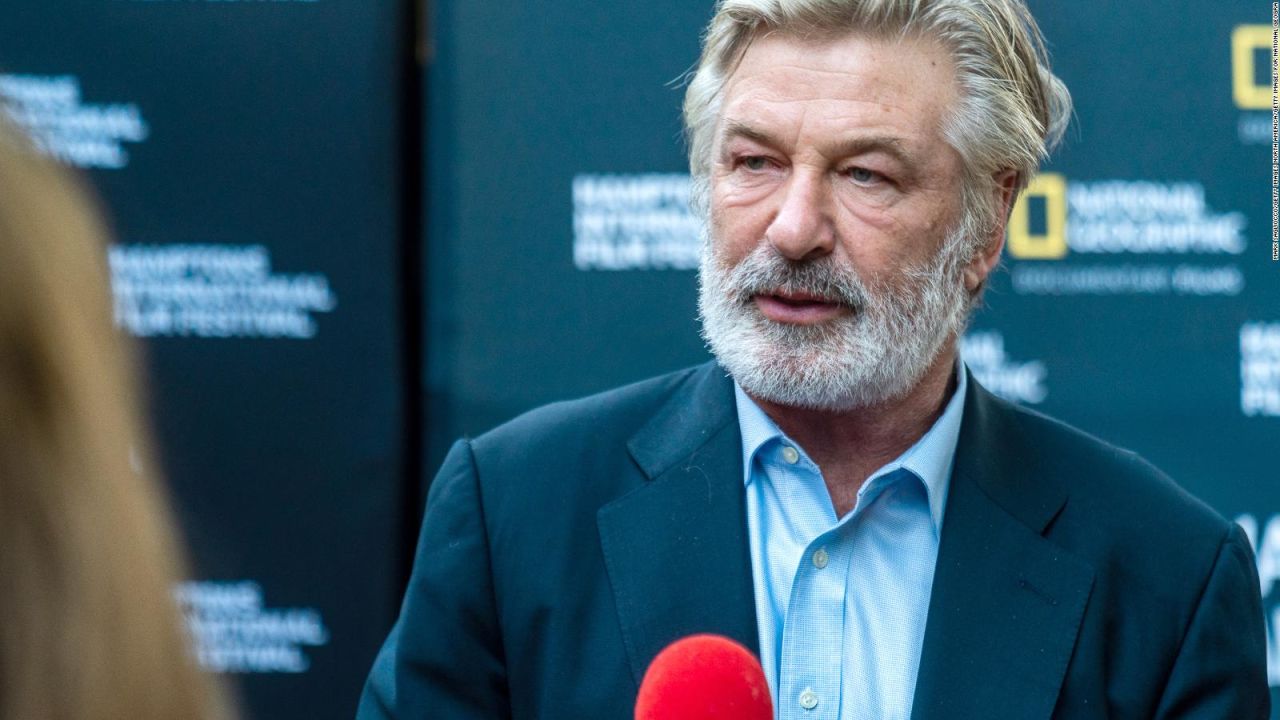 CNNE 1379707 - fiscales desestiman cargos contra alec baldwin por el caso "rust"