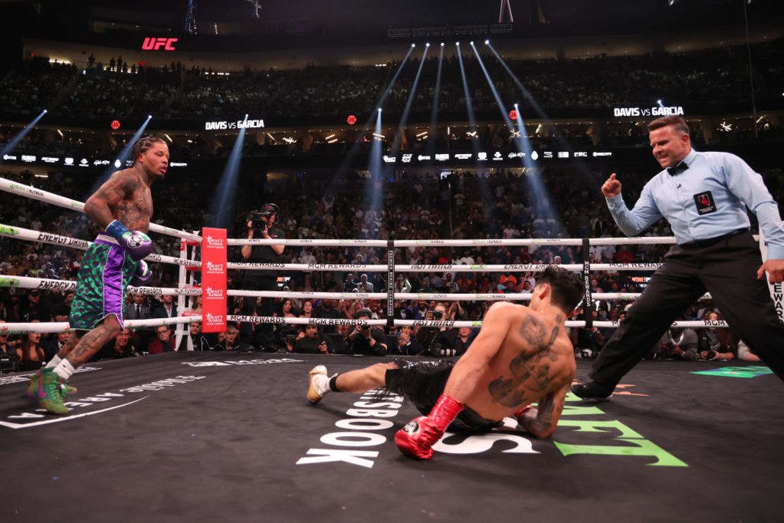 Gervonta Davis derriba a Ryan García T-Mobile Arena el 22 de abril de 2023 en Las Vegas, Nevada. Crédito: Al Bello/Getty Images