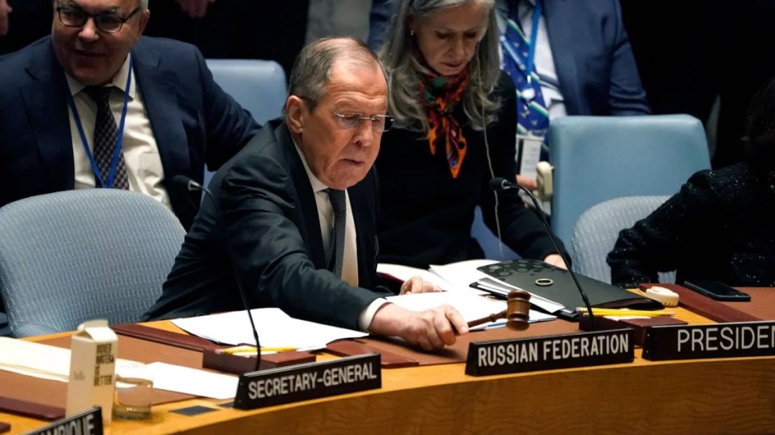 El ministro de Relaciones Exteriores de Rusia, Sergey Lavrov, preside una reunión del Consejo de Seguridad en la sede de la ONU en Nueva York el 24 de abril de 2023. Crédito: Timothy A. Clary/AFP/Getty Images