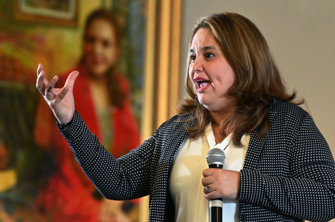 La viceministra de Seguridad de Honduras, Julissa Villanueva, durante una conferencia de prensa el 18 de abril de 2023.