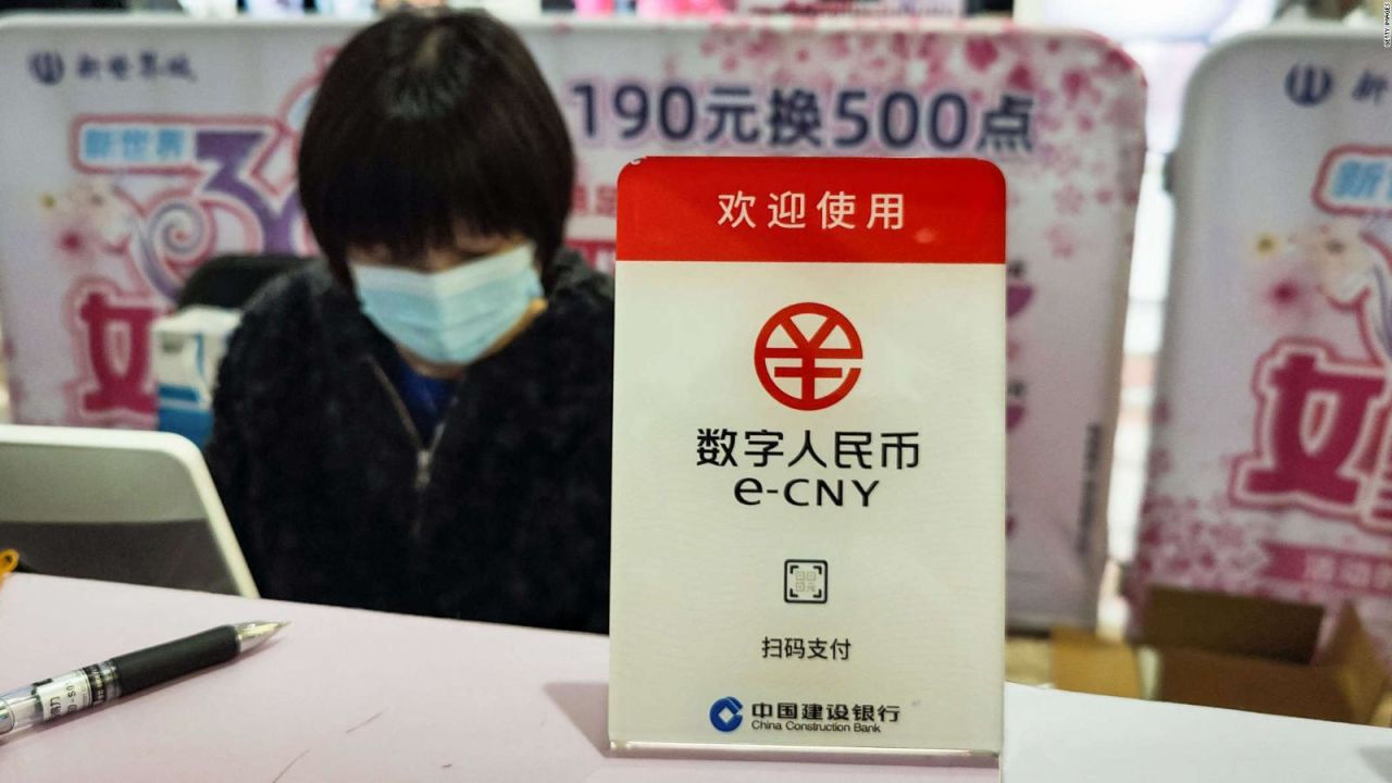 CNNE 1380979 - china impulsa su yuan digital e-cny pagando a trabajadores publicos de una ciudad