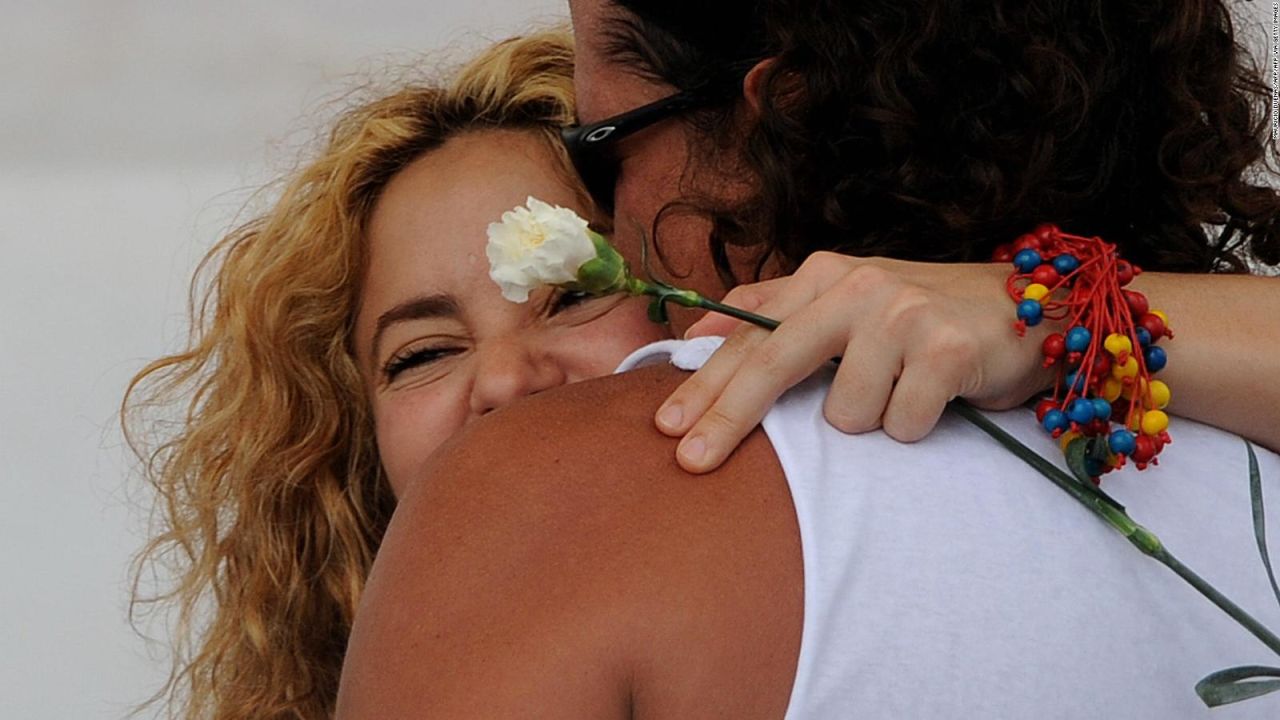 CNNE 1380981 - estos son los emotivos mensajes entre shakira y carlos vives