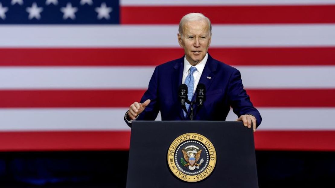 El presidente Joe Biden pronuncia un discurso en Virginia Beach el 28 de febrero.