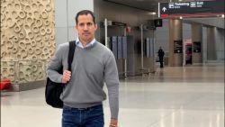 CNNE 1381426 - juan guaido es "obligado" a salir de colombia