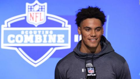 CNNE 1382587 - ¿quien es el defensivo colombiano que va al draft de la nfl?