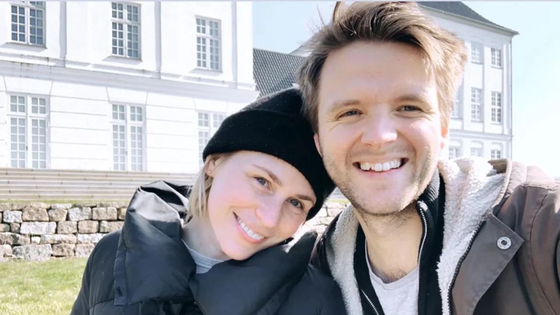 La pareja se comprometió solo 23 días después de conocerse. Cortesía de Loni Bergqvist.