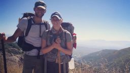 El danés Kjartan Bergvist y la estadounidense Loni Philbrick-Linzmeyer eran desconocidos que se cruzaron mientras hacían el Camino de Santiago. Crédito: cortesía de Loni Bergqvist