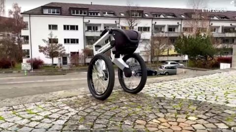 CNNE 1383536 - mira este robot creado para vigilar casas