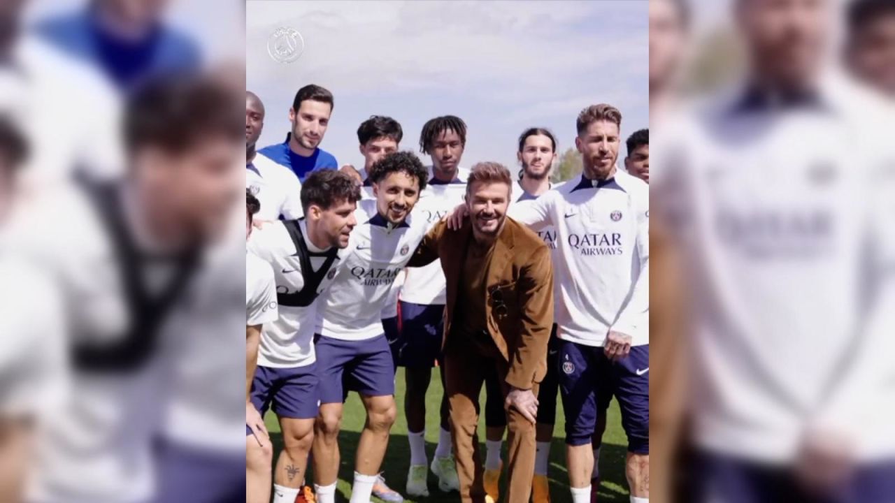 CNNE 1383611 - david beckham saluda a lionel messi en la practica del psg