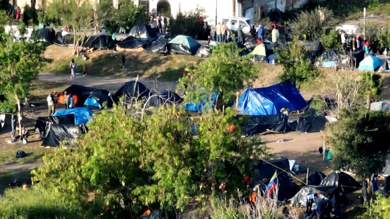 CNNE 1384009 - brownsville, en estado de emergencia por afluencia de migrantes