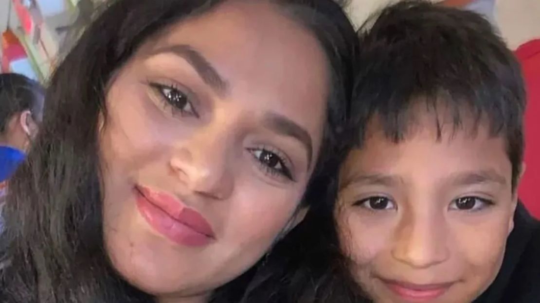 Sonia Argentina Guzmán y su hijo, Daniel Enrique Laso Guzmán, fueron asesinados a tiros por un vecino el 28 de abril en Cleveland, Texas, dijeron funcionarios locales.