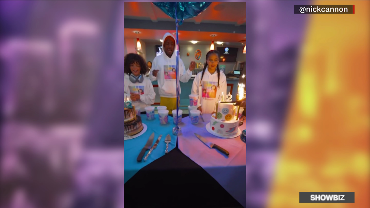 CNNE 1384779 - nick cannon alquila un parque de atracciones solo para sus hijos