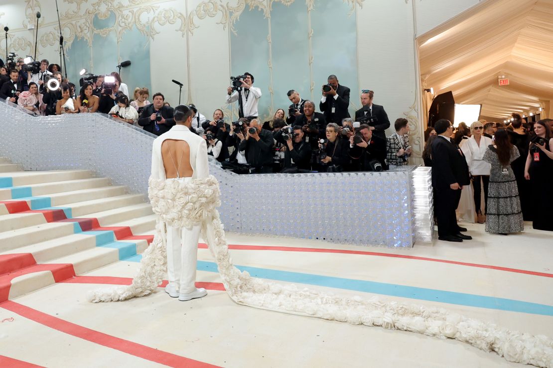 CNNE 1385092 - the 2023 met gala celebrating "karl lagerfeld- a line of beauty" - arrivals