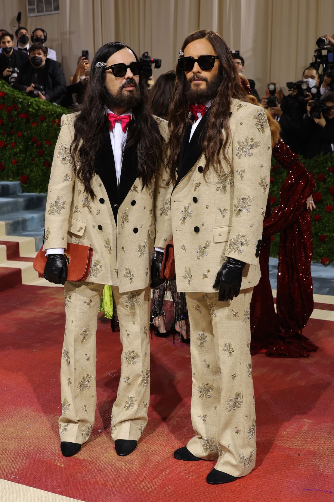 De izquierda a derecha: el diseñador Alessandro Michele y Jared Leto.