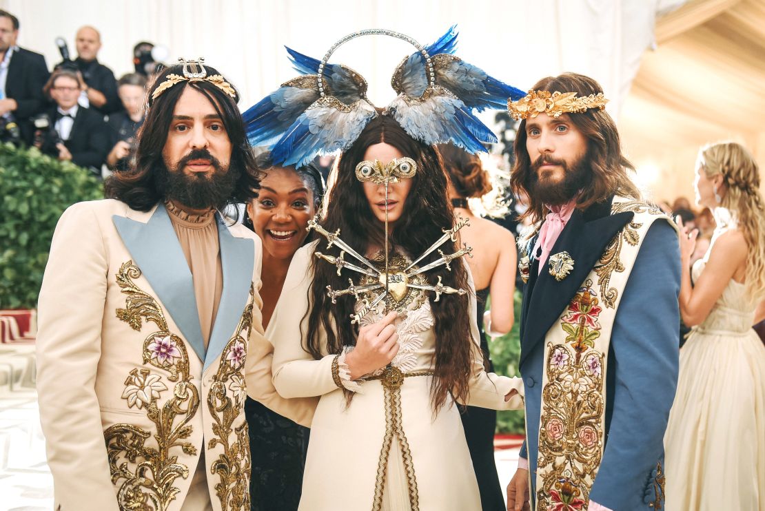 De izquierda a derecha: el diseñador Alessandro Michele, la cantante Lana del Rey y Jared Leto.