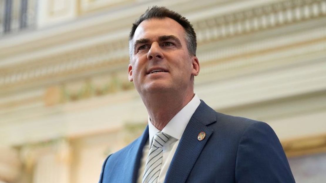 El gobernador de Oklahoma, Kevin Stitt, pronuncia su discurso sobre el estado del estado el 6 de febrero en la ciudad de Oklahoma.