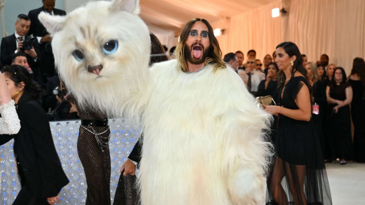 CNNE 1385410 - jared leto se vistio como un gato en la met gala 2023