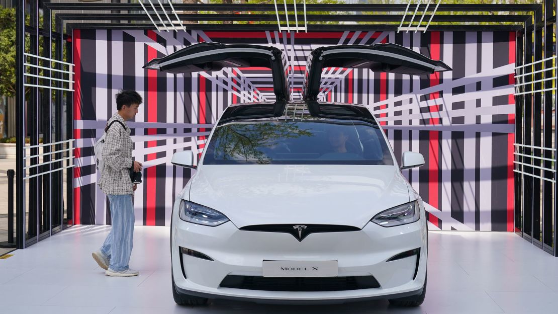 Un Tesla Model X Plaid, una nueva versión superrápida del SUV. Crédito: Liu Ranyang/China News Service/VCG/Getty Images