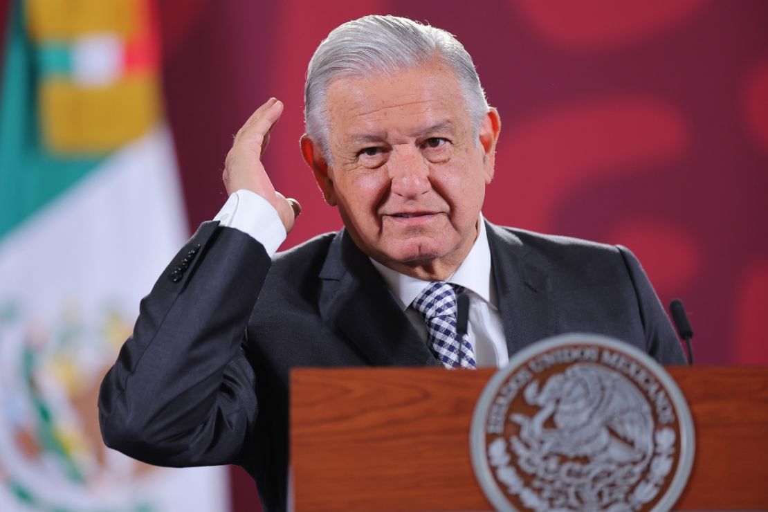 El presidente de México, Andrés Manuel López Obrador, habla durante su conferencia de prensa diaria en el Palacio Nacional el 28 de junio de 2022 en la Ciudad de México, México.