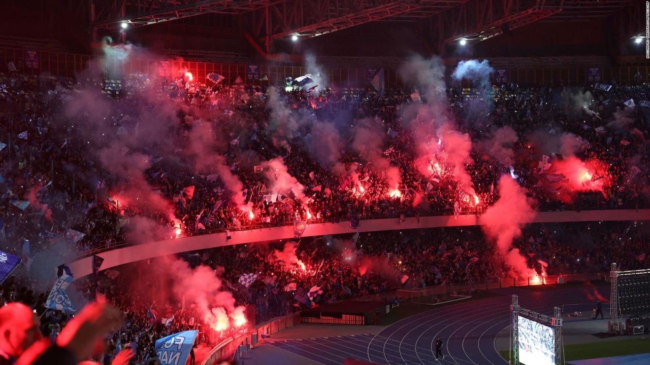 CNNE 1387090 - napoli vuelve a ser campeon de italia- asi lo celebra napoles