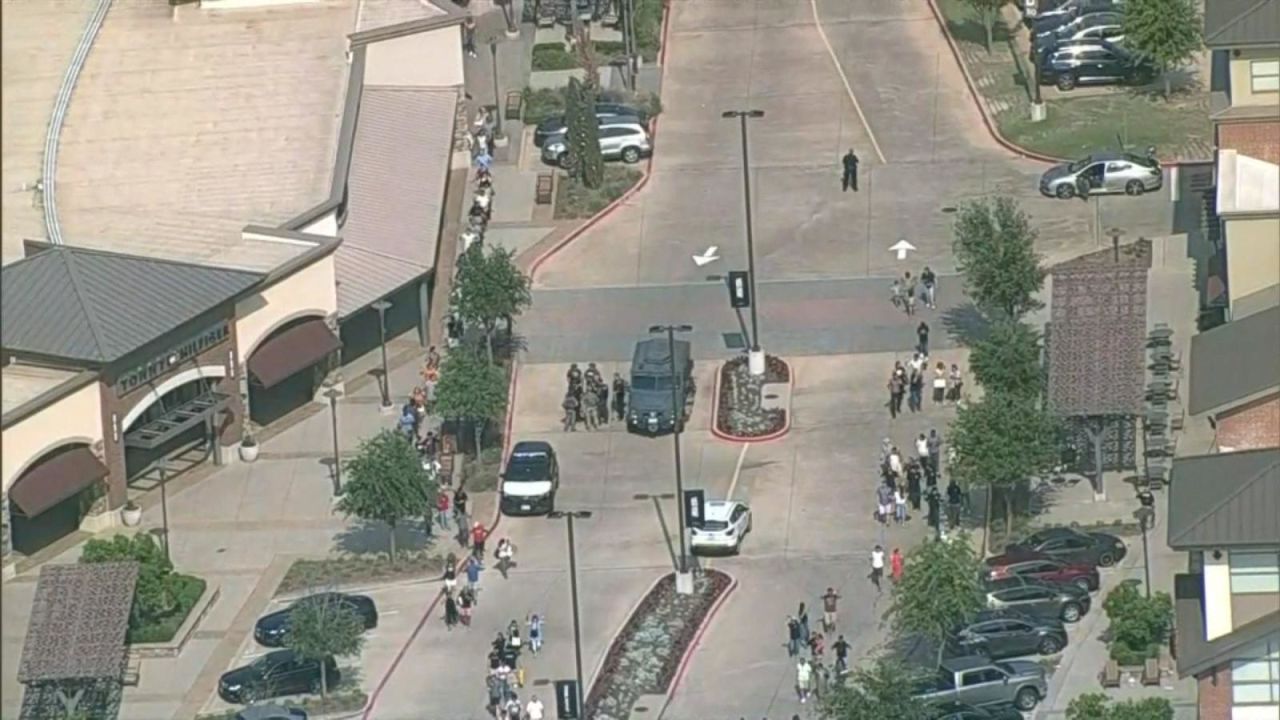 CNNE 1388165 - reportan un atacante activo en un centro comercial en dallas, texas