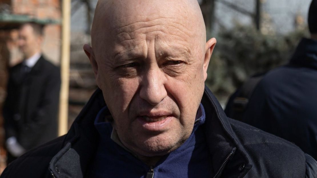 El jefe del grupo mercenario Wagner, Yevgeny Prigozhin, durante una ceremonia fúnebre en Moscú, Rusia, el 8 de abril.