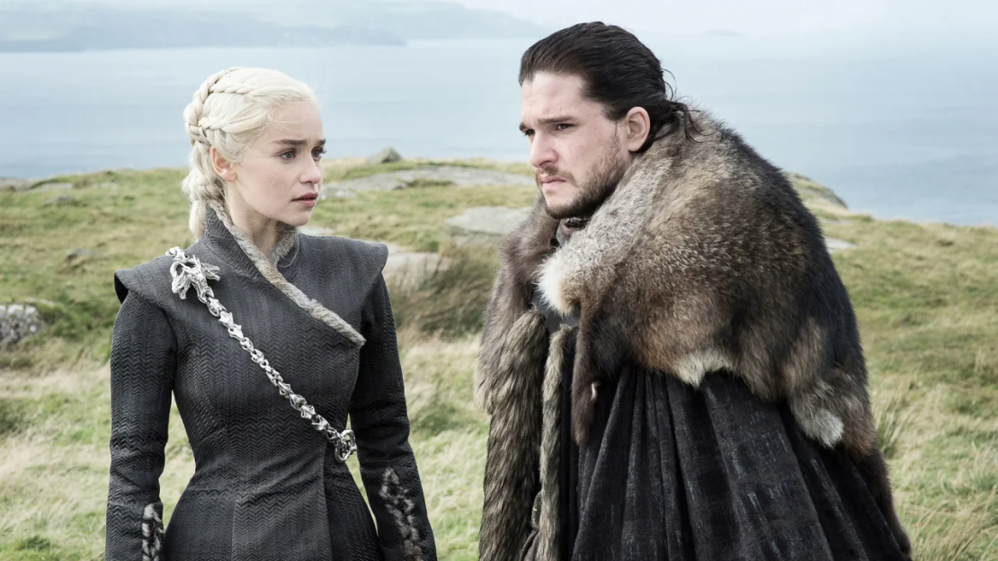 (De izquierda a derecha) Emilia Clarke y Kit Harington en 'Game of Thrones'.