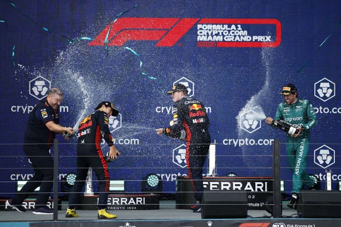 Verstappen dice que la reacción negativa de algunos en la multitud no le molestó.