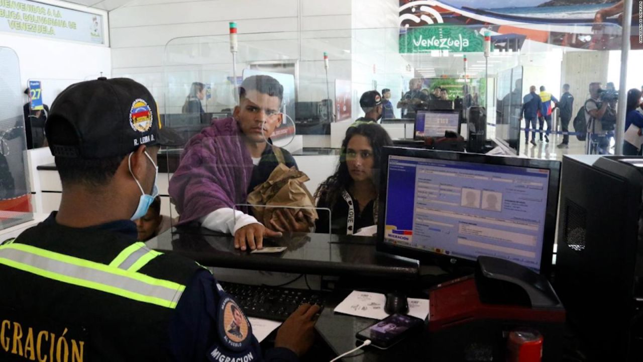 CNNE 1388549 - 5 cosas- llegan a venezuela, 115 personas varadas en la frontera chile-peru