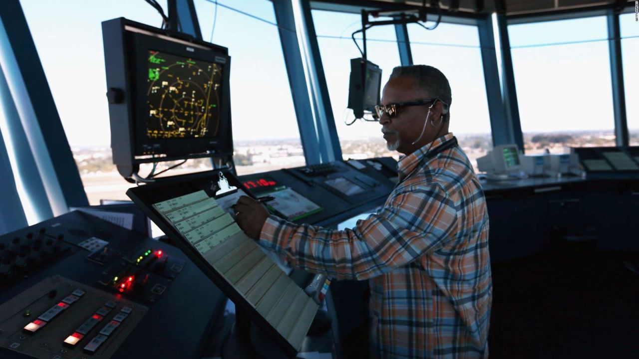 CNNE 1388746 - ee-uu- necesita 3-000 controladores aereos