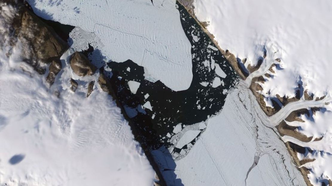 Científicos encontraron una nueva y preocupante fuente de derretimiento en el glaciar Petermann, que se muestra aquí en 2010.