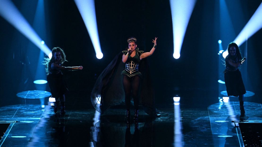 La cantante Alessandra, en representación de Noruega, se presenta en la primera semifinal del concurso Eurovision 2023 en la M&S Bank Arena en Liverpool, el 9 de mayo de 2023.