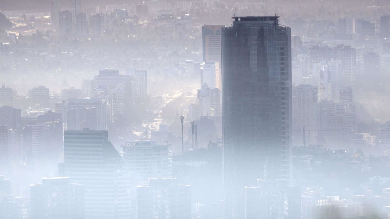 CNNE 1391500 - santiago de chile es la ciudad con el aire mas contaminado del mundo