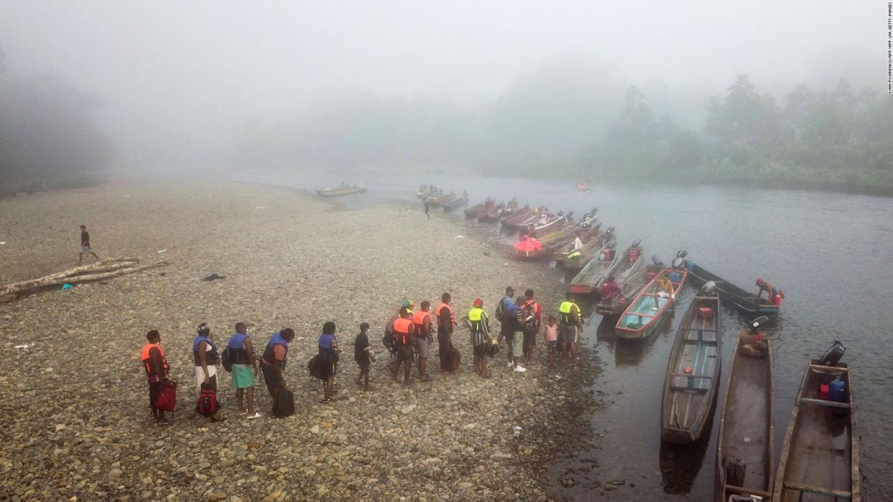 CNNE 1392095 - asi ayudan a migrantes que cruzan la peligrosa ruta del darien