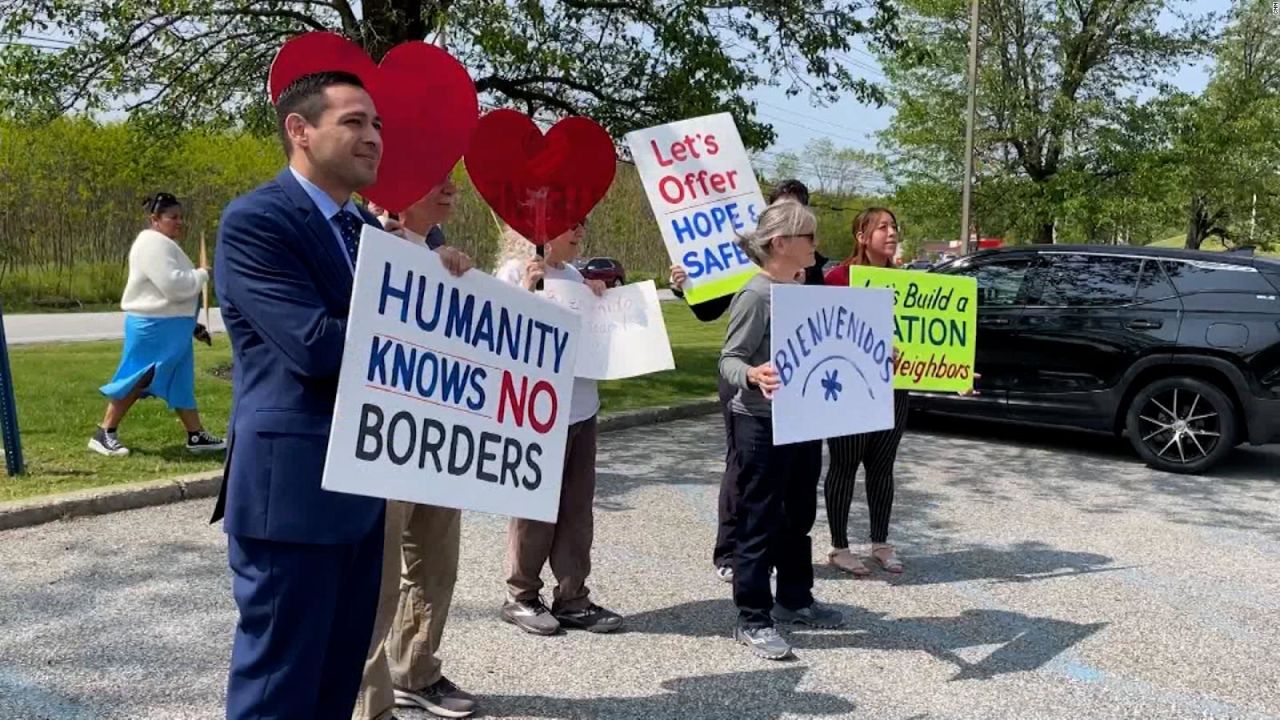 CNNE 1392250 - titulo 42- tension en nueva york tras desborde de migrantes