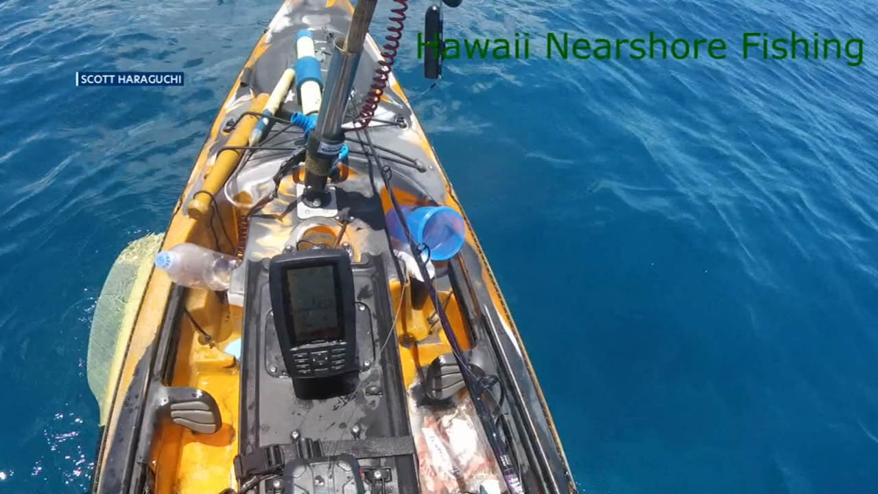 CNNE 1392872 - kayakista en hawai recibe una sorpresa aterradora mientras pesca